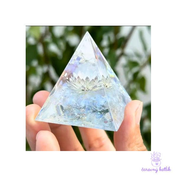 Orgonitová pyramída krištáľová