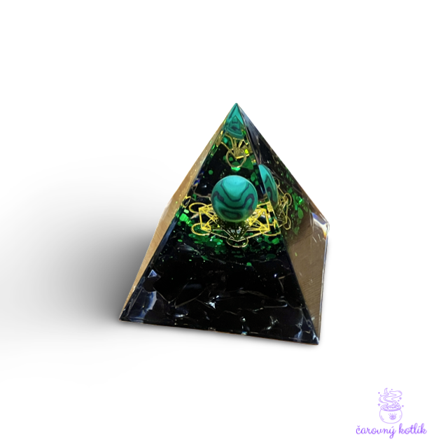 Orgonitová pyramída s malachitom
